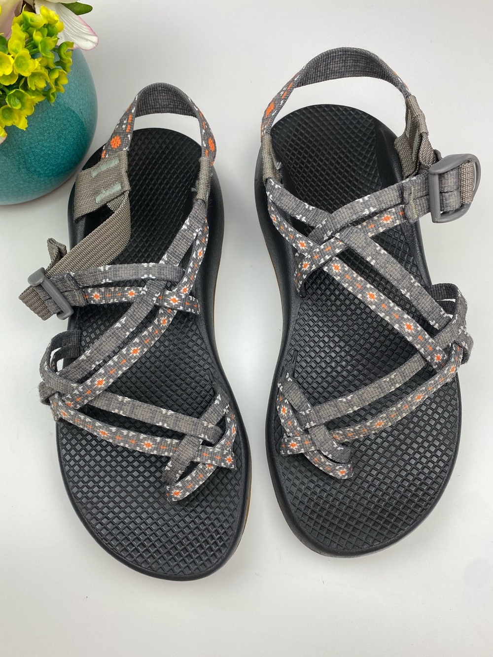 Chaco ZX2 Wom Gray Orange Strappy Toe Ring Hiking Outdoor Comfort Sandals Sz 9